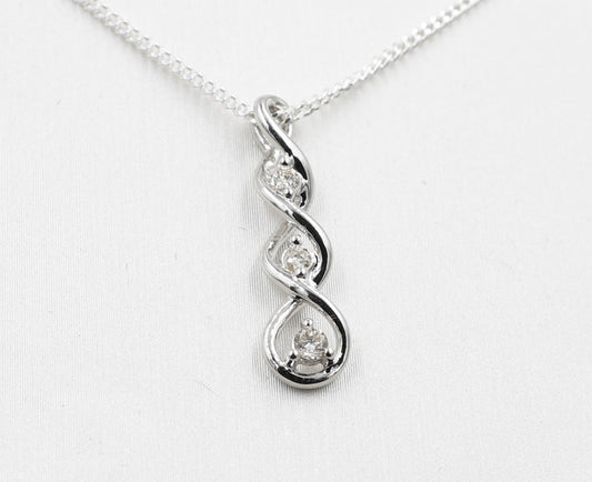 10K White Gold Diamond Pendent