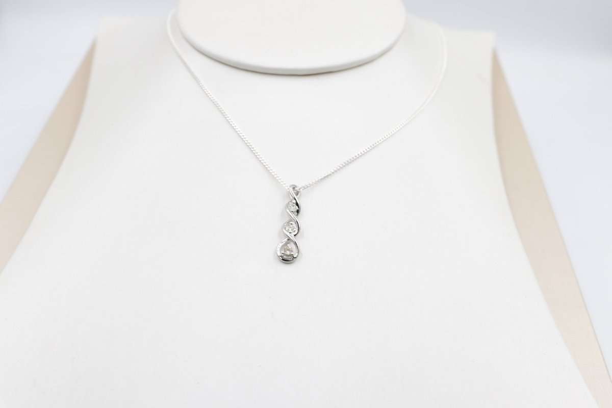 10K White Gold Diamond Pendent