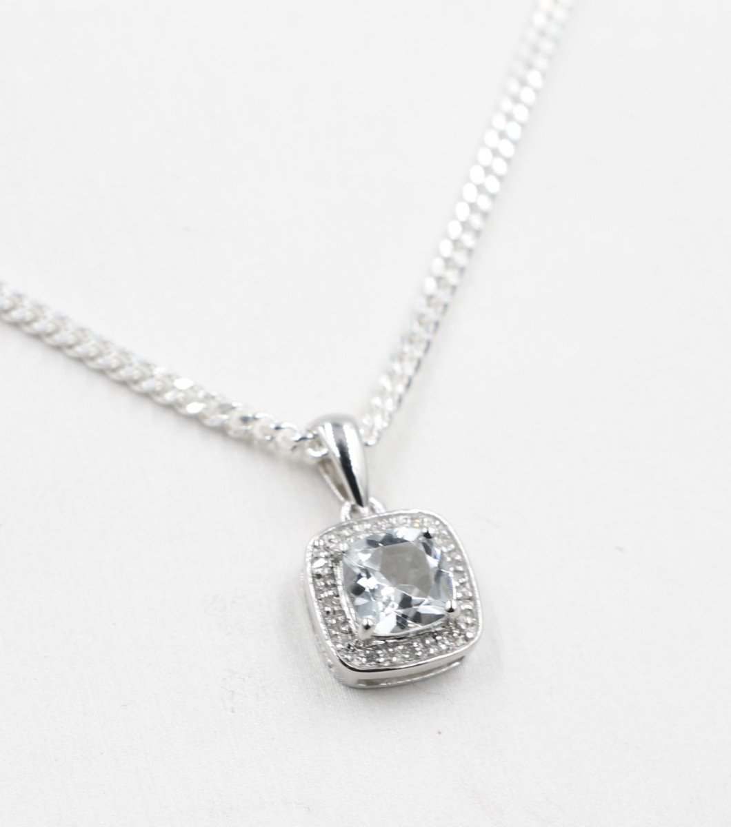 9ct White Gold Cushion Aquamarine & Dia 5P0123