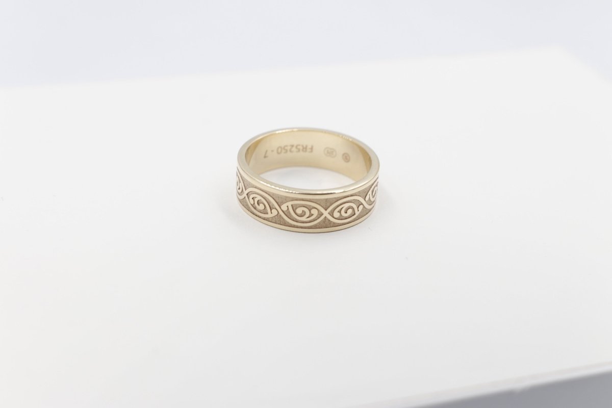 9ct Gold Solid Band with NZ Design 7mm FR5250G