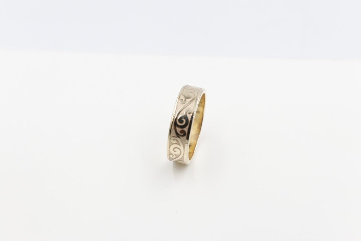 9ct Gold Solid Band with NZ Design 6mm FR5252
