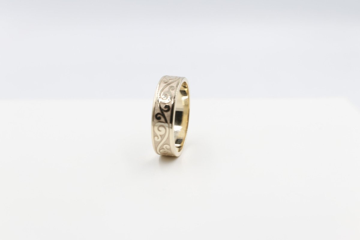 9ct Gold Solid Band with NZ Design 6mm FR5252