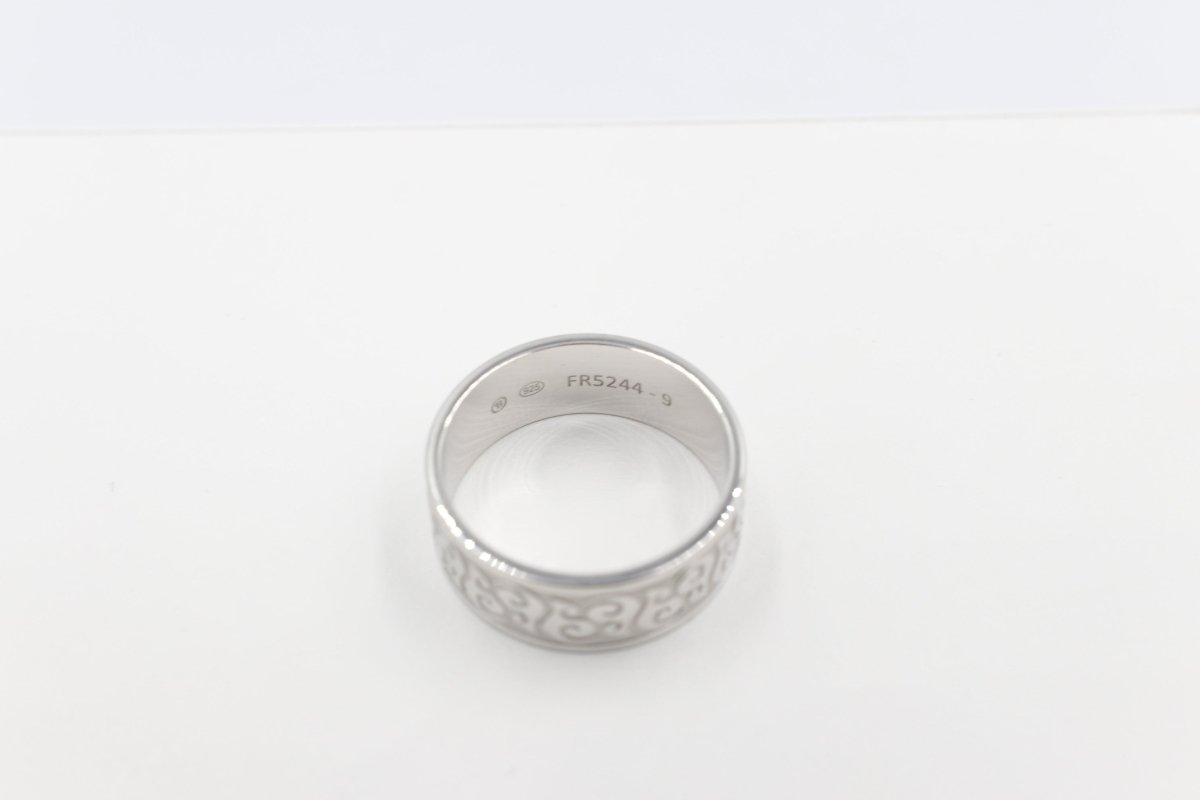 Stg Silver Band with Maori design 9mm wide FR5244S