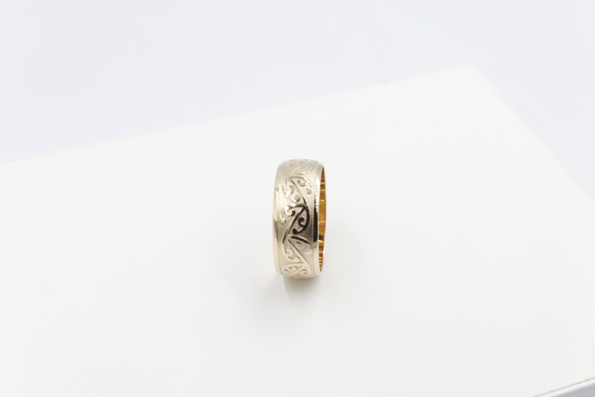 9ct Gold Solid Band with Maori Design 9mm HD5258G