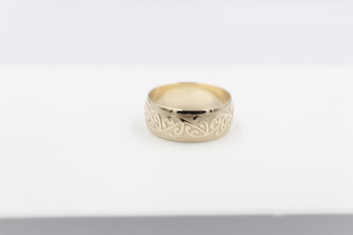 9ct Gold Solid Band with Maori Design 9mm HD5258G