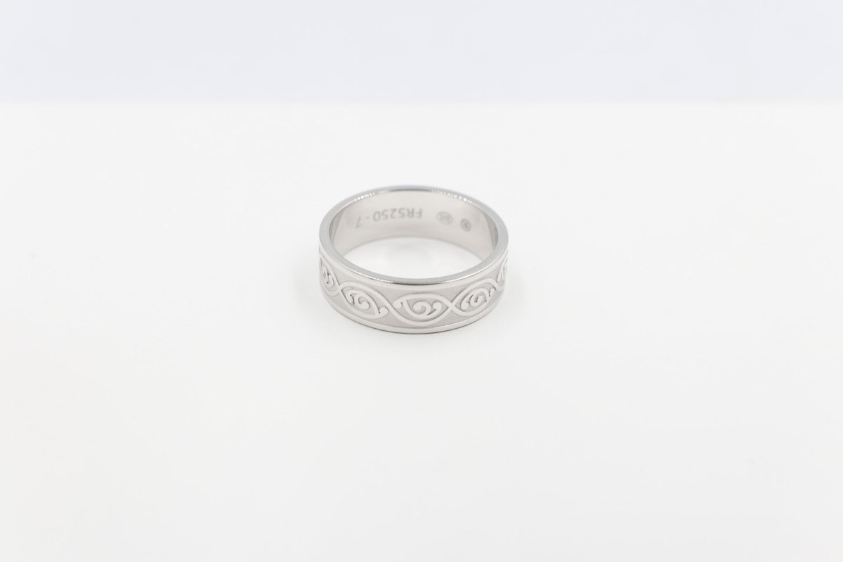 Stg Silver Band with Maori design 7mm FR5250S