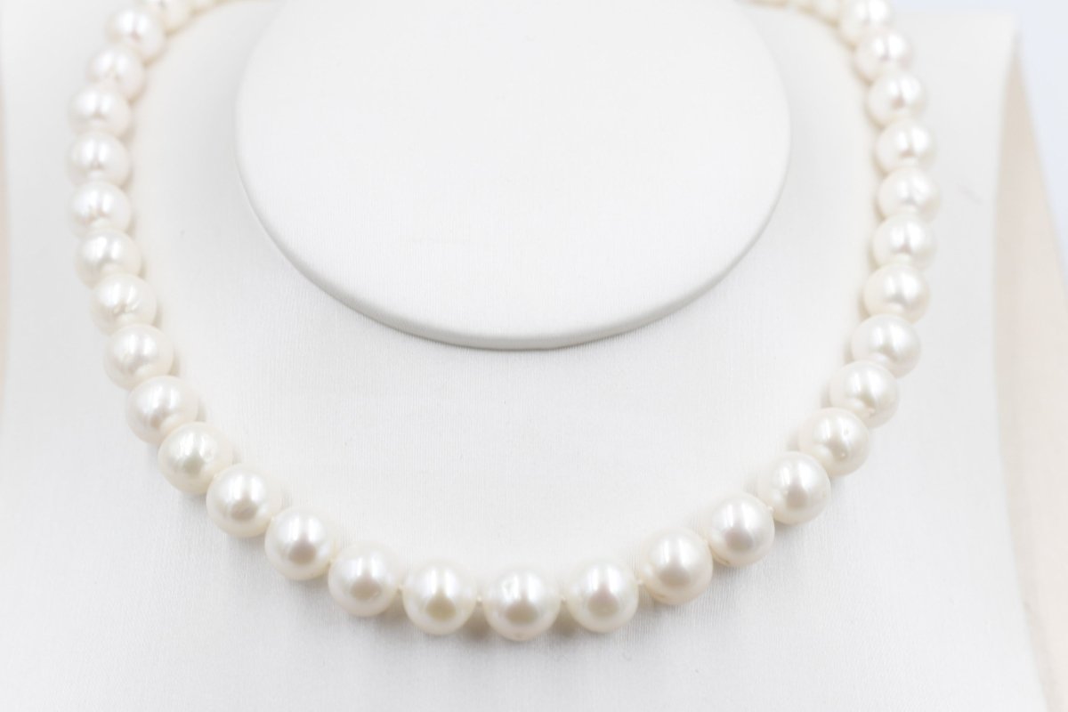 Fresh water Pearl Necklet with stg Clasps 9 to 10mm