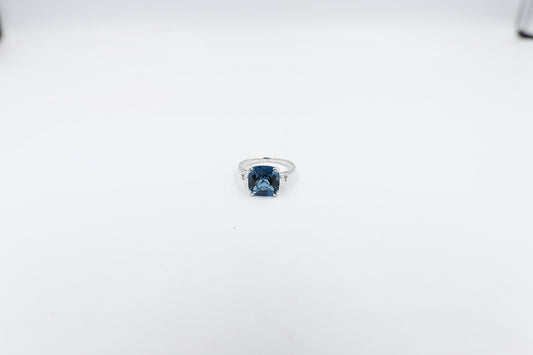 9ct White Gold Blue Topaz and Diamond Ring 28660