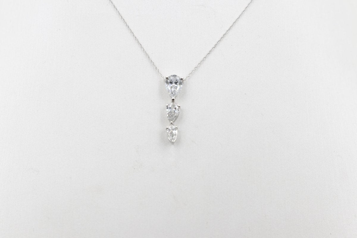 14ct White Gold Lab Grown Pear Diamond pendent TDW 1ct