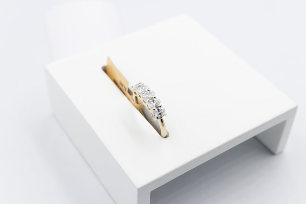14ct Yellow Gold Lab Grown Oval Diamond 1ct TDW Ring