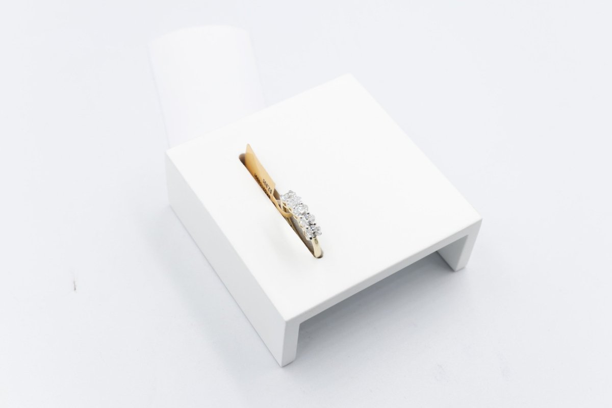 14ct Yellow Gold Lab Grown Oval Diamond 1ct TDW Ring