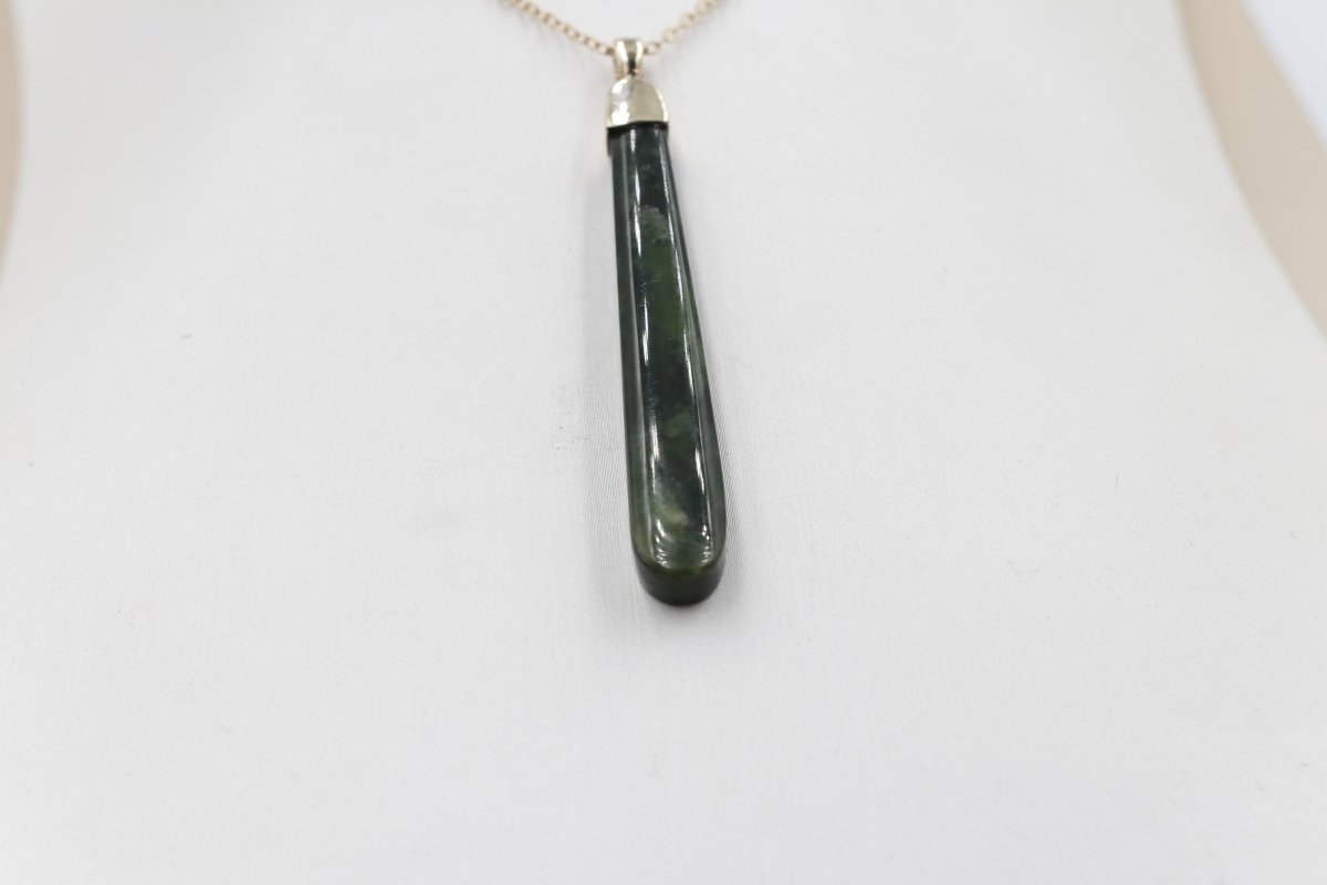 9ct Gold Set New Zealand Greenstone  SJ108
