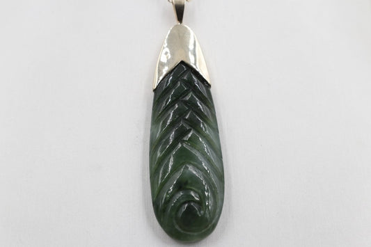 9ct Gold set New Zealand Greenstone Toki SJ15