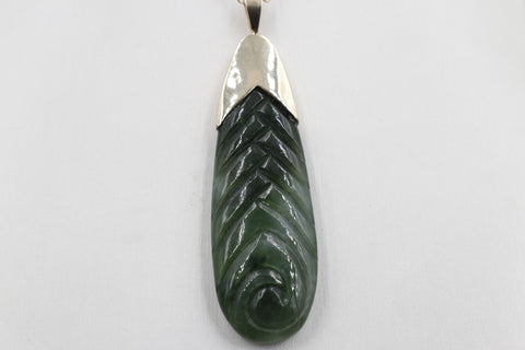 9ct Gold set New Zealand Greenstone Toki SJ15