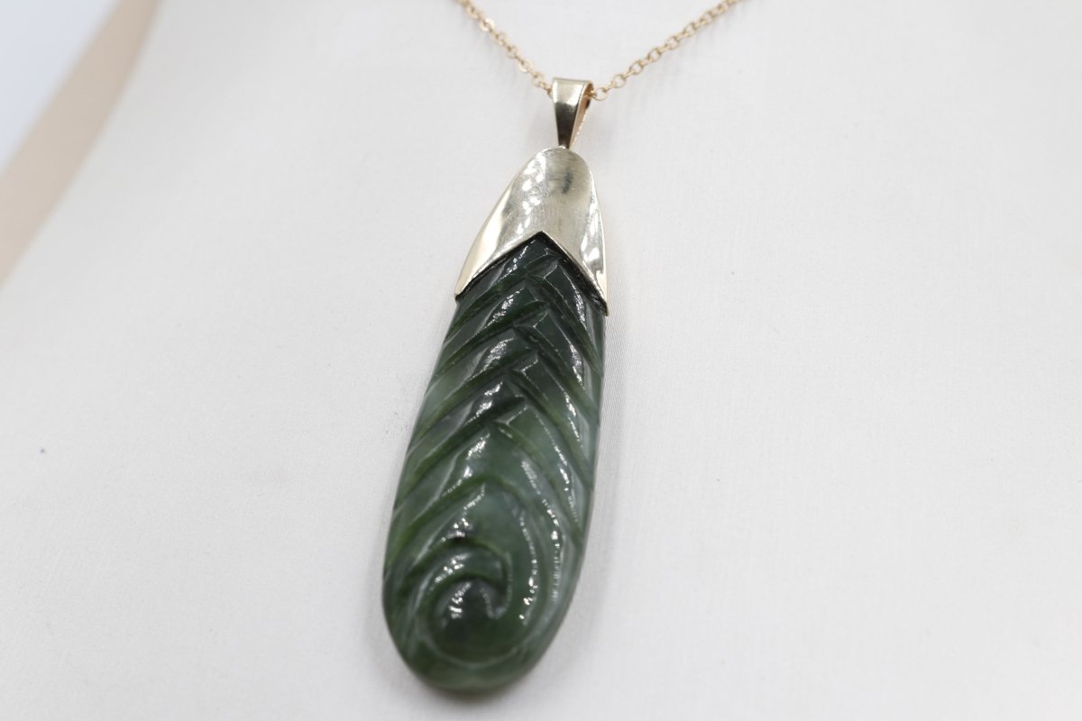 9ct Gold set New Zealand Greenstone Toki SJ15