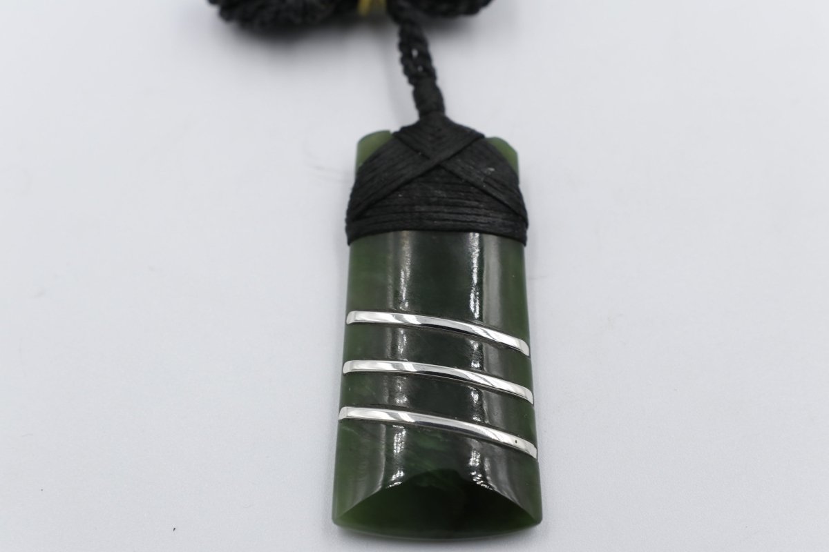 Stg Silver set New Zealand Greenstone Toki SJ08S