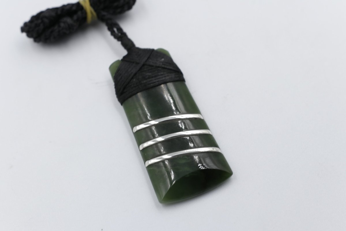 Stg Silver set New Zealand Greenstone Toki SJ08S