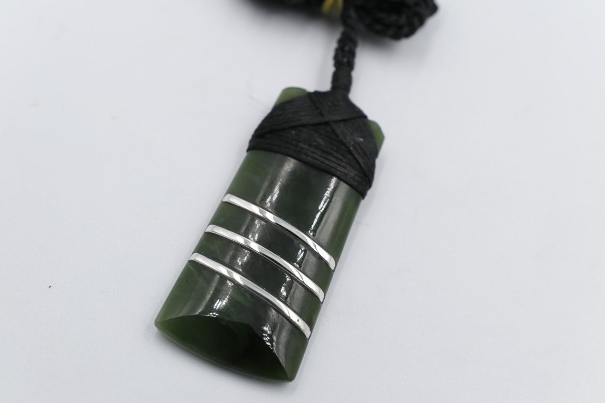 Stg Silver set New Zealand Greenstone Toki SJ08S