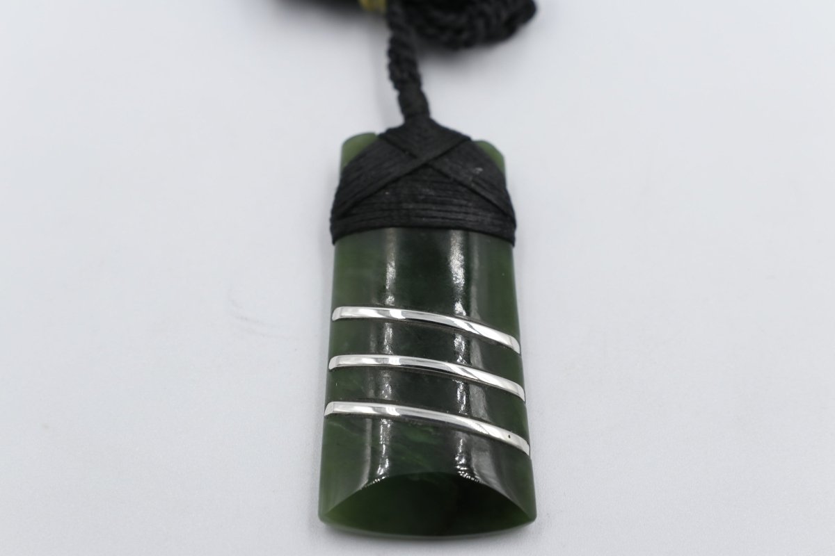 Stg Silver set New Zealand Greenstone Toki SJ08S