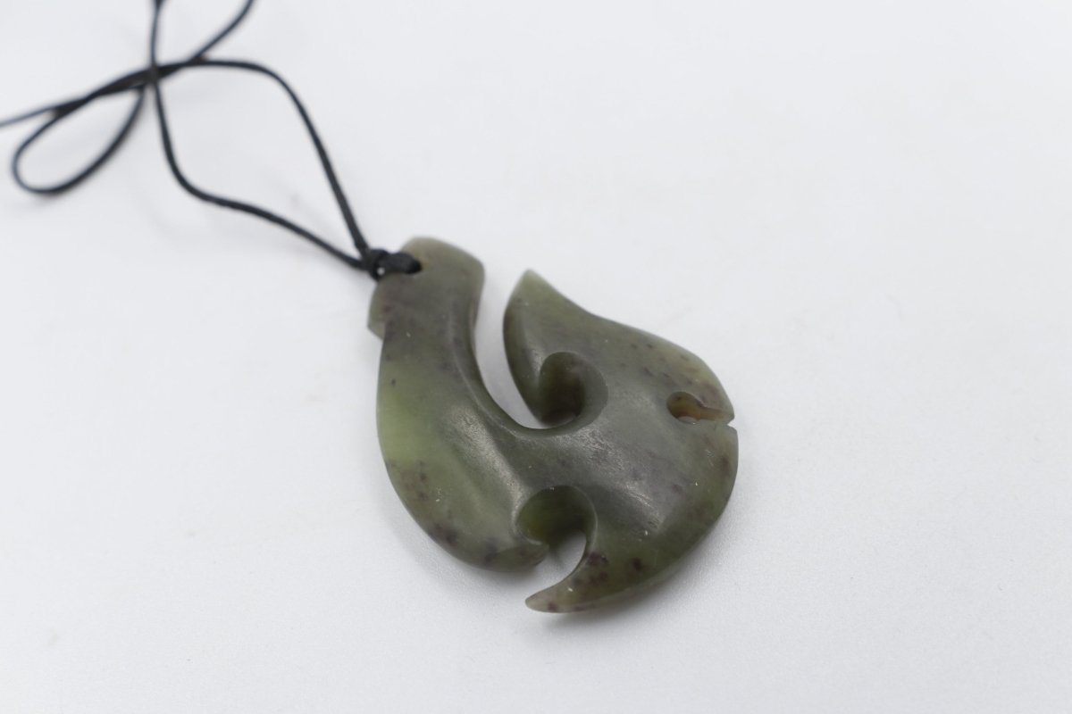 New Zealand Greenstone Fish Hook WGNZOHOR423045