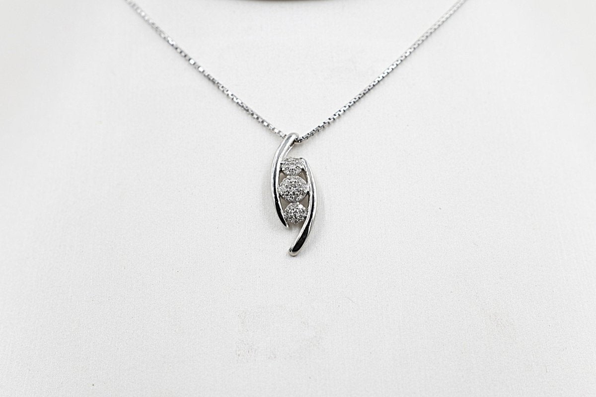 10K White Gold Diamond Pendent SKP39259