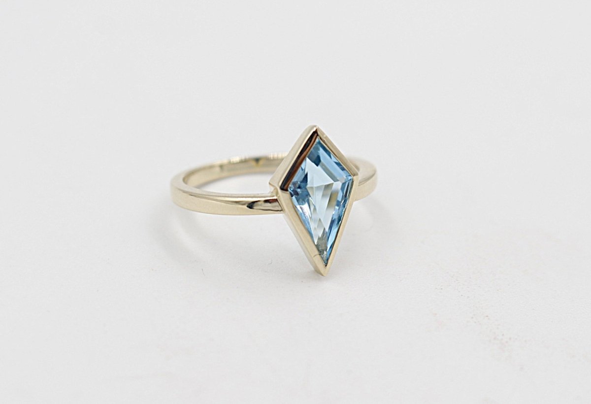 9ct Gold Ladies Kite shape SYR8037
