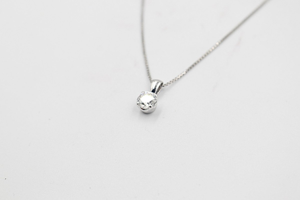 9ct white Gold Lab Grown Diamond Solitaire pendent 1.07ct