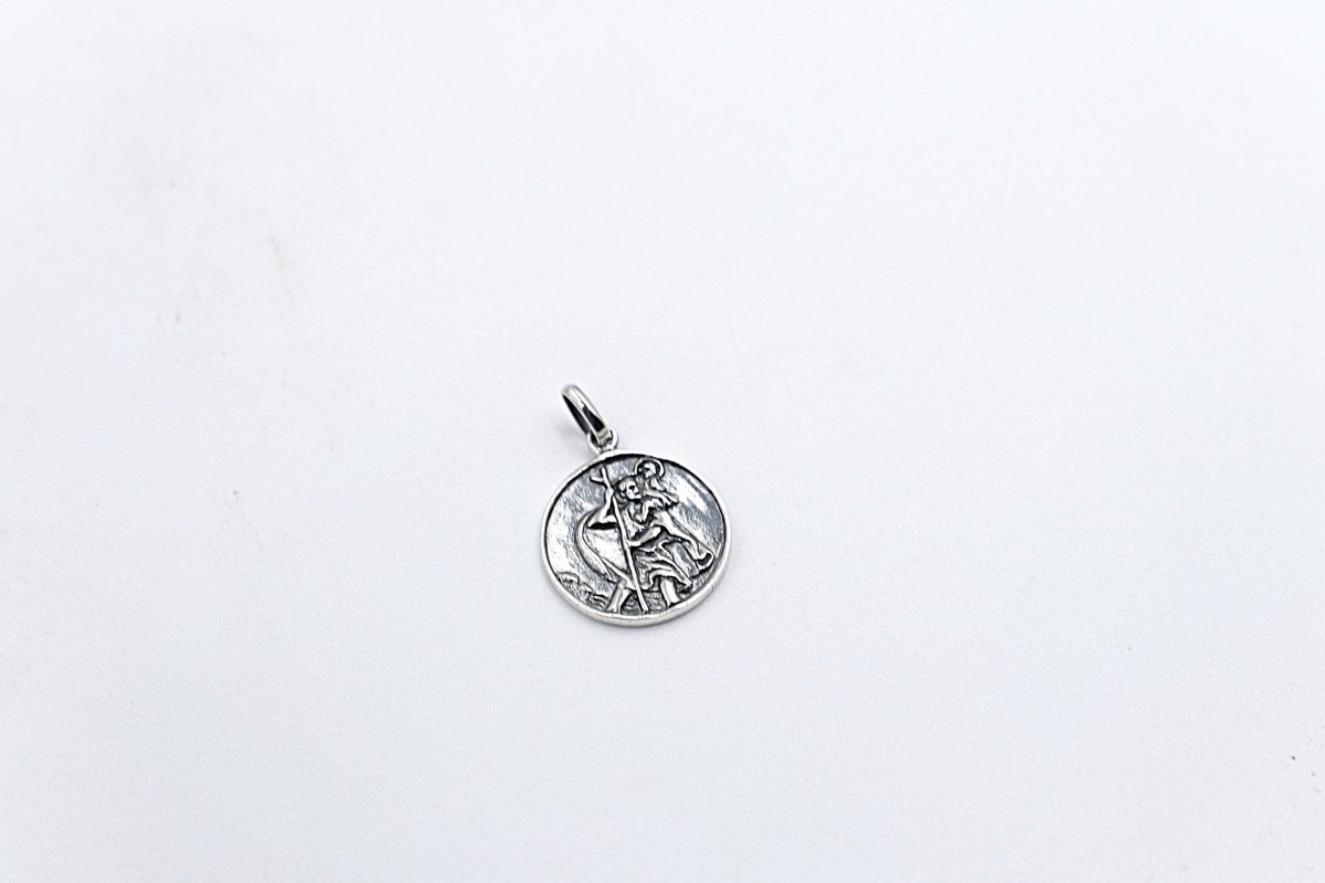 2 pendents