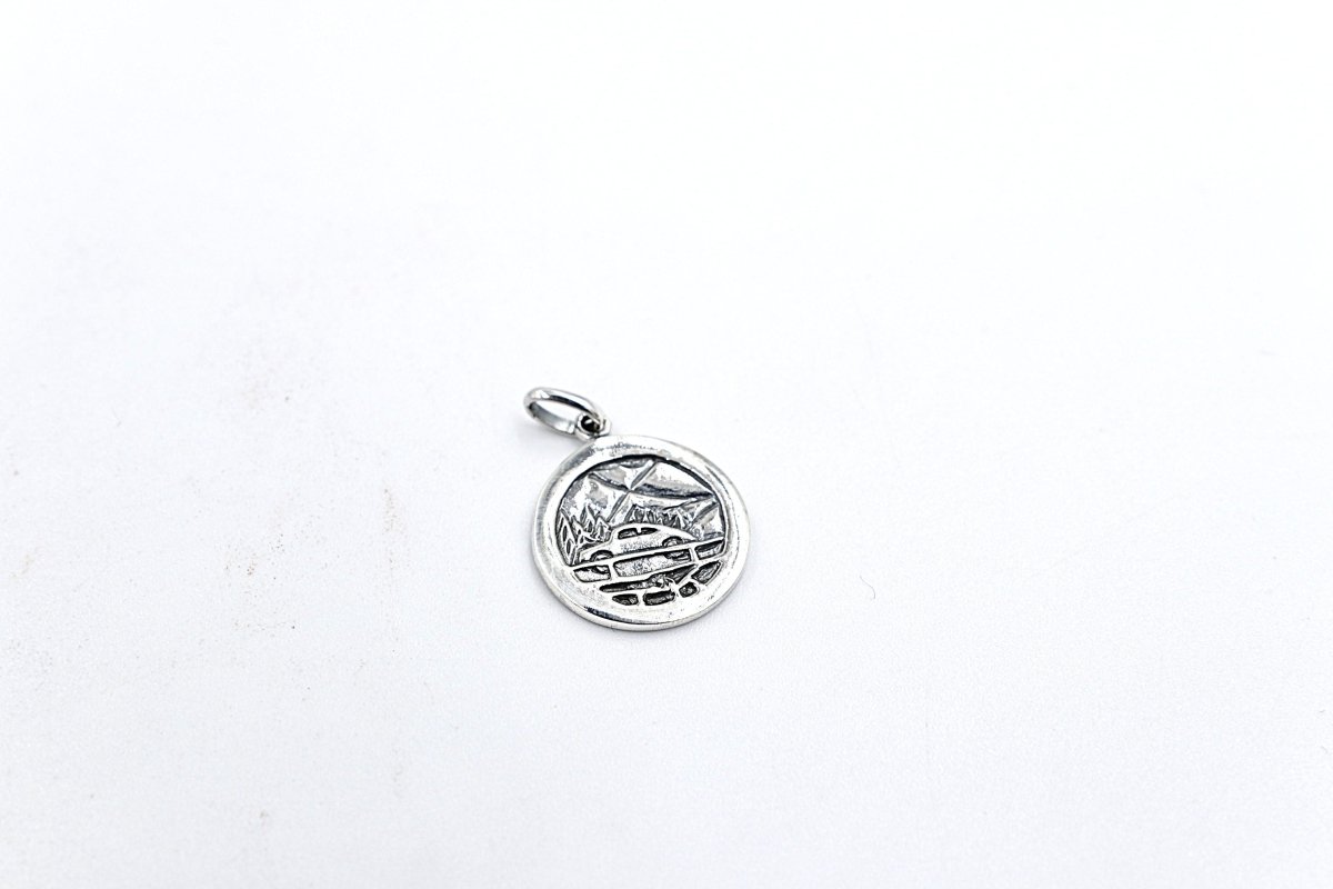 2 pendents