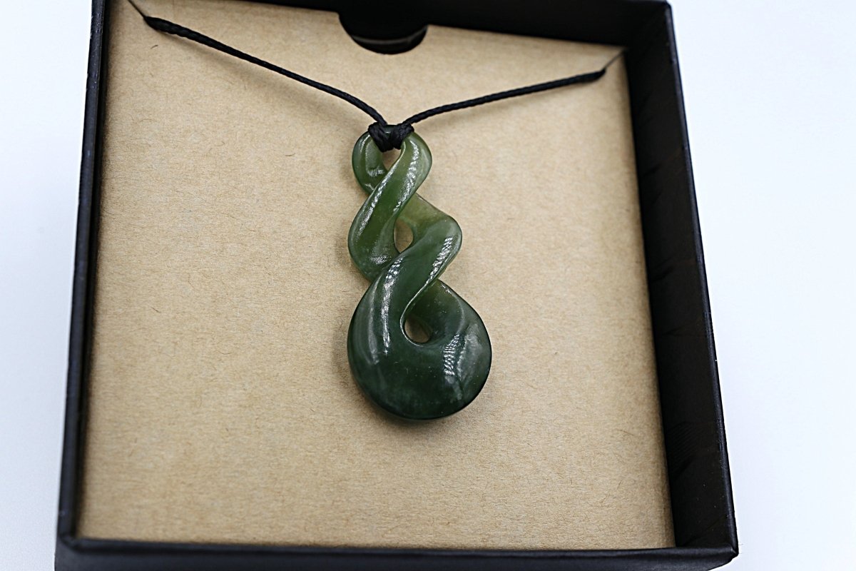New Zealand Ngai Tahu Greenstone Twist NTP099