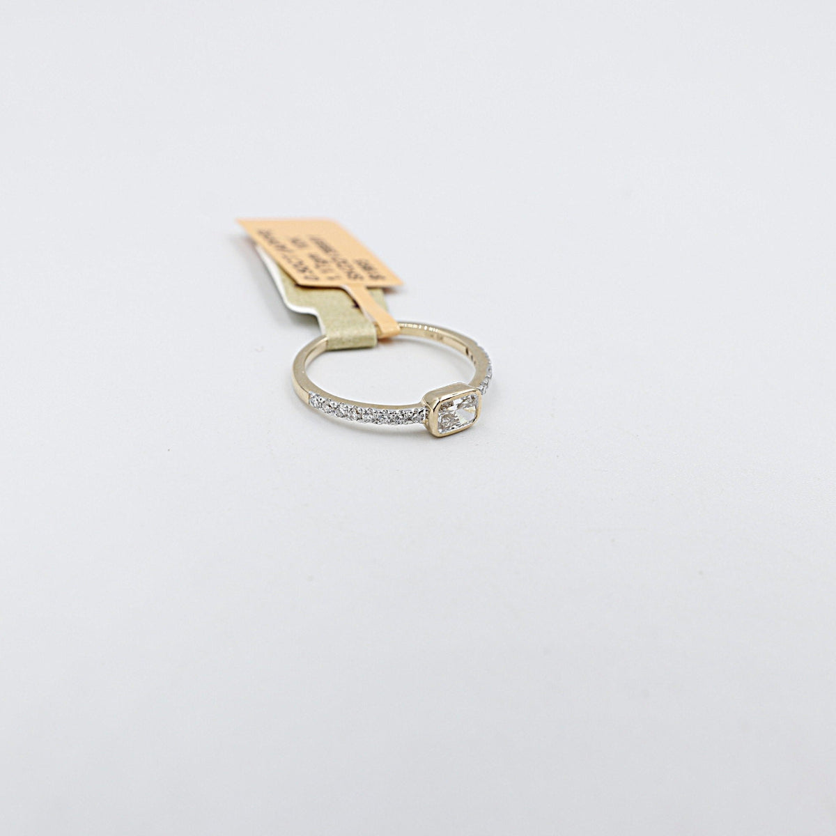 10K Yellow Gold Lab Diamond With Radiant Centre 0.50ct LGR47698