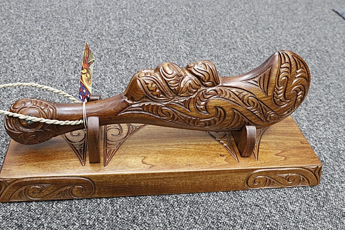 Large Wahaika With Base