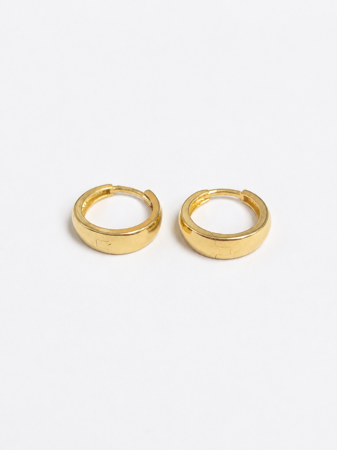 9ct Gold Tapered Huggies 1802.9E