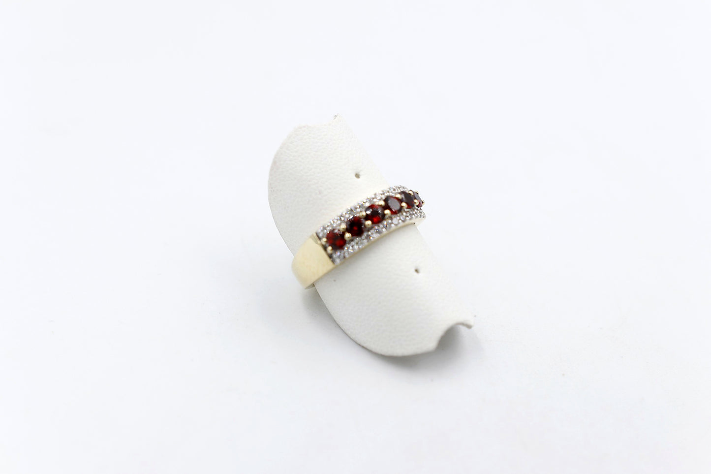 9ct Gold Garnet & Diamond ring SJAURG1070