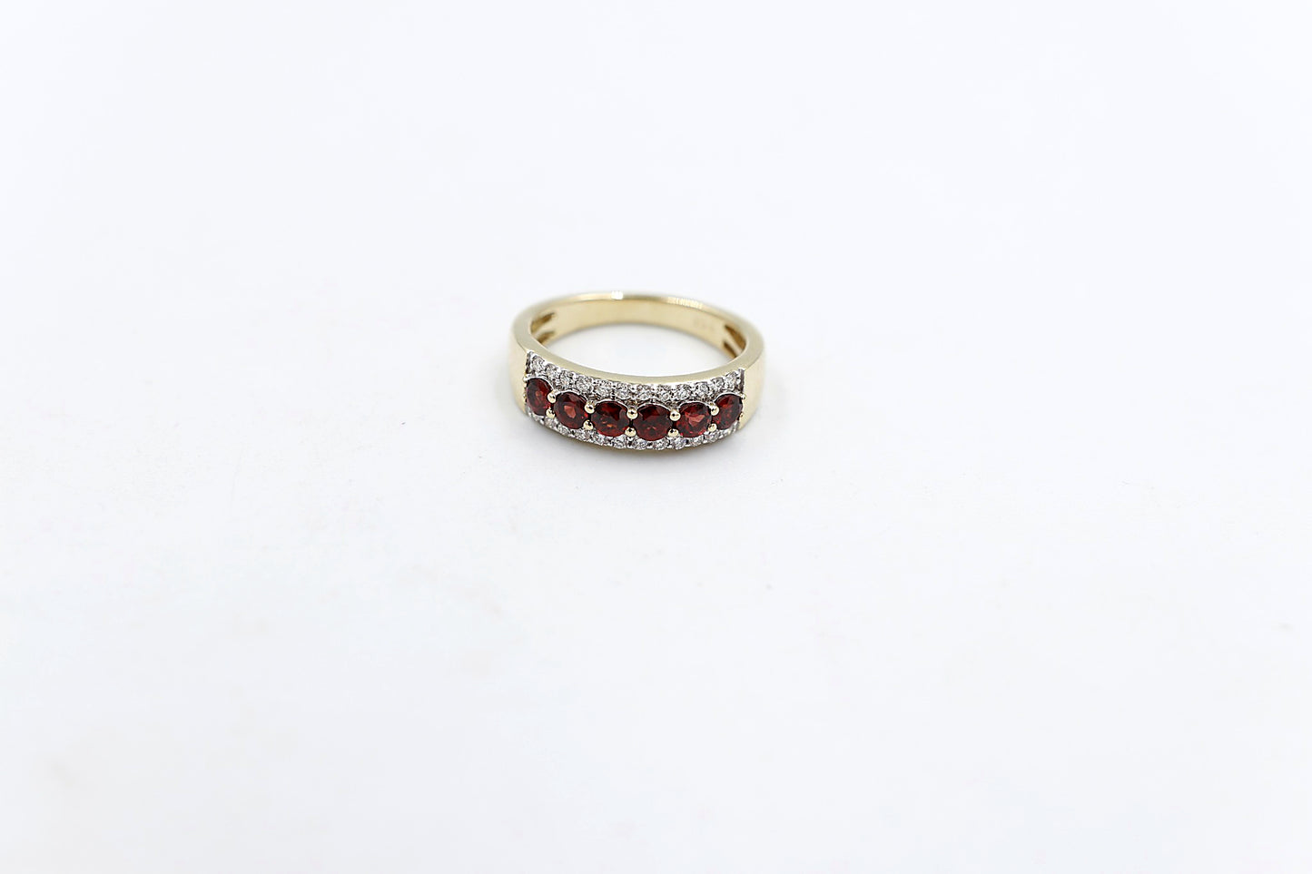 9ct Gold Garnet & Diamond ring SJAURG1070
