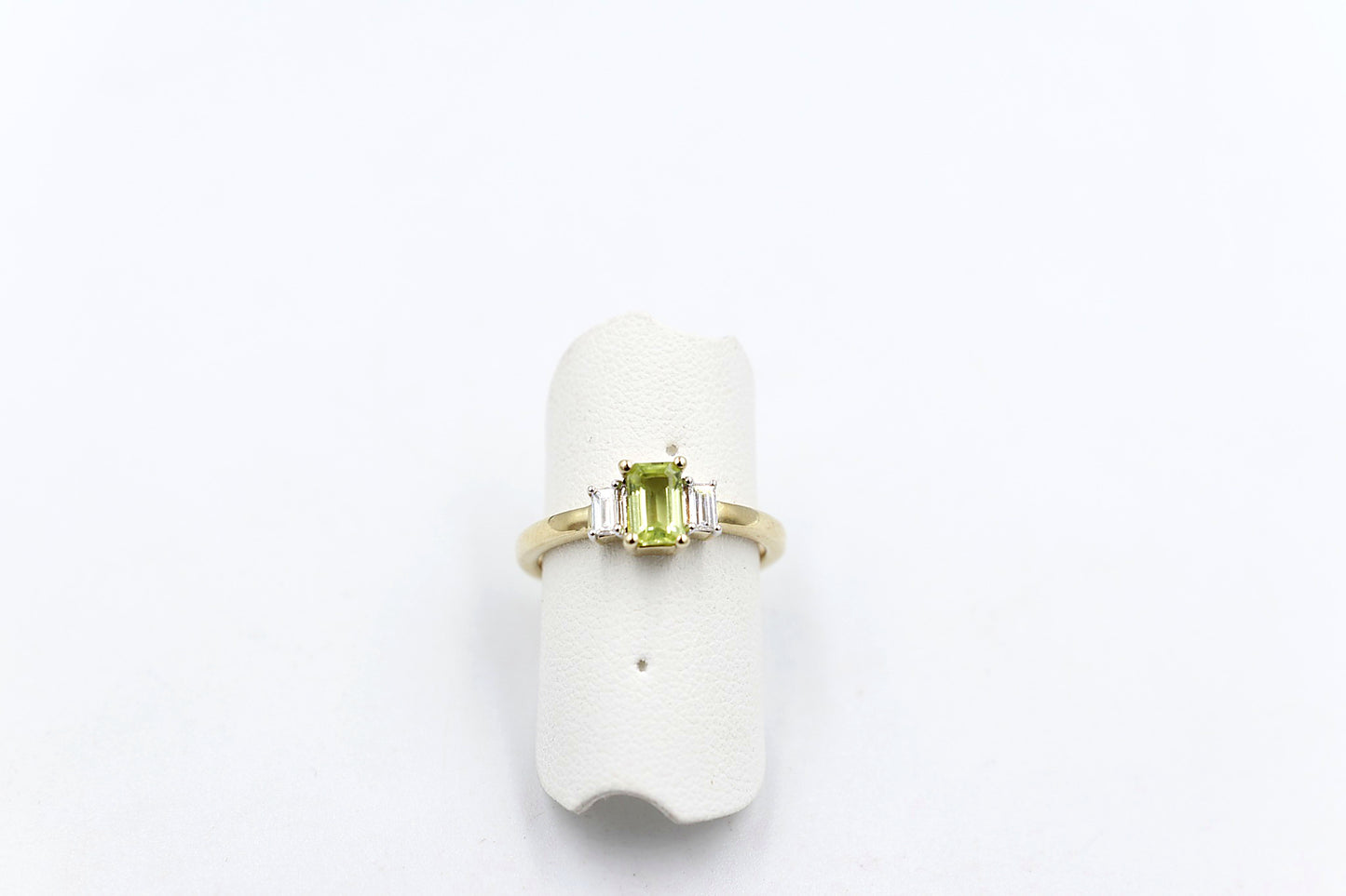9ct Gold Peridot & Diamond ring AURG1053