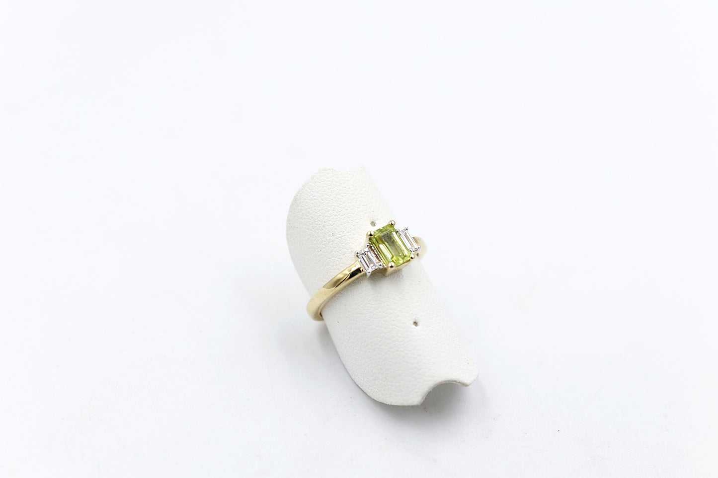 9ct Gold Peridot & Diamond ring AURG1053