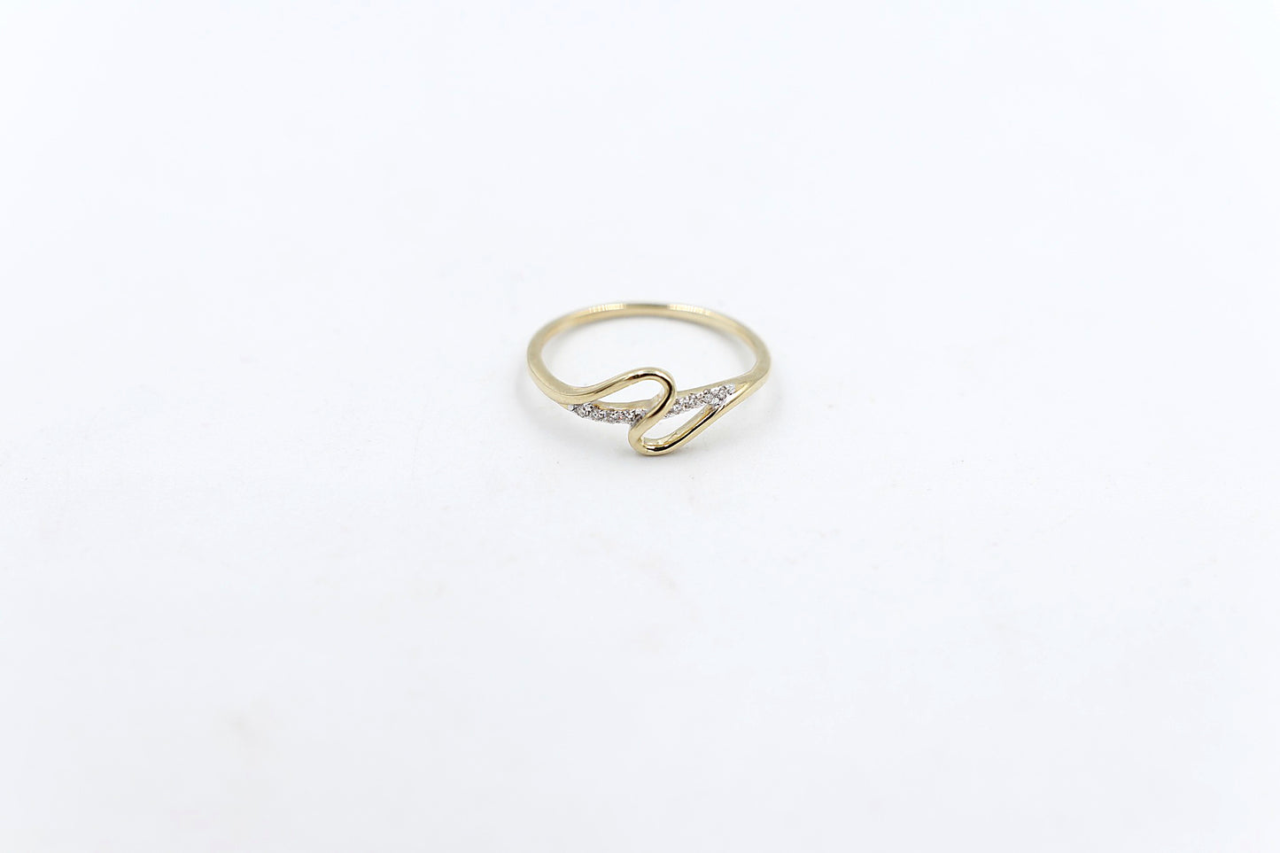 9ct Gold  ring with diamonds AURG1204