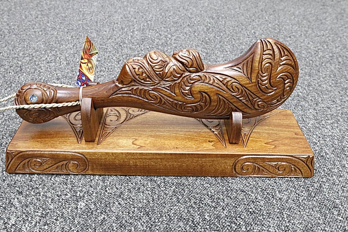 Large Wahaika With Base