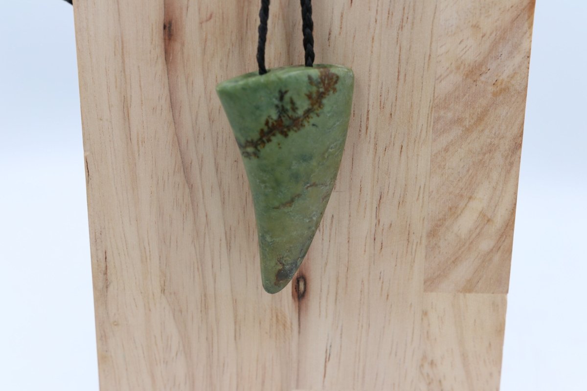New Zealand Greenstone Tooth Toki DM03