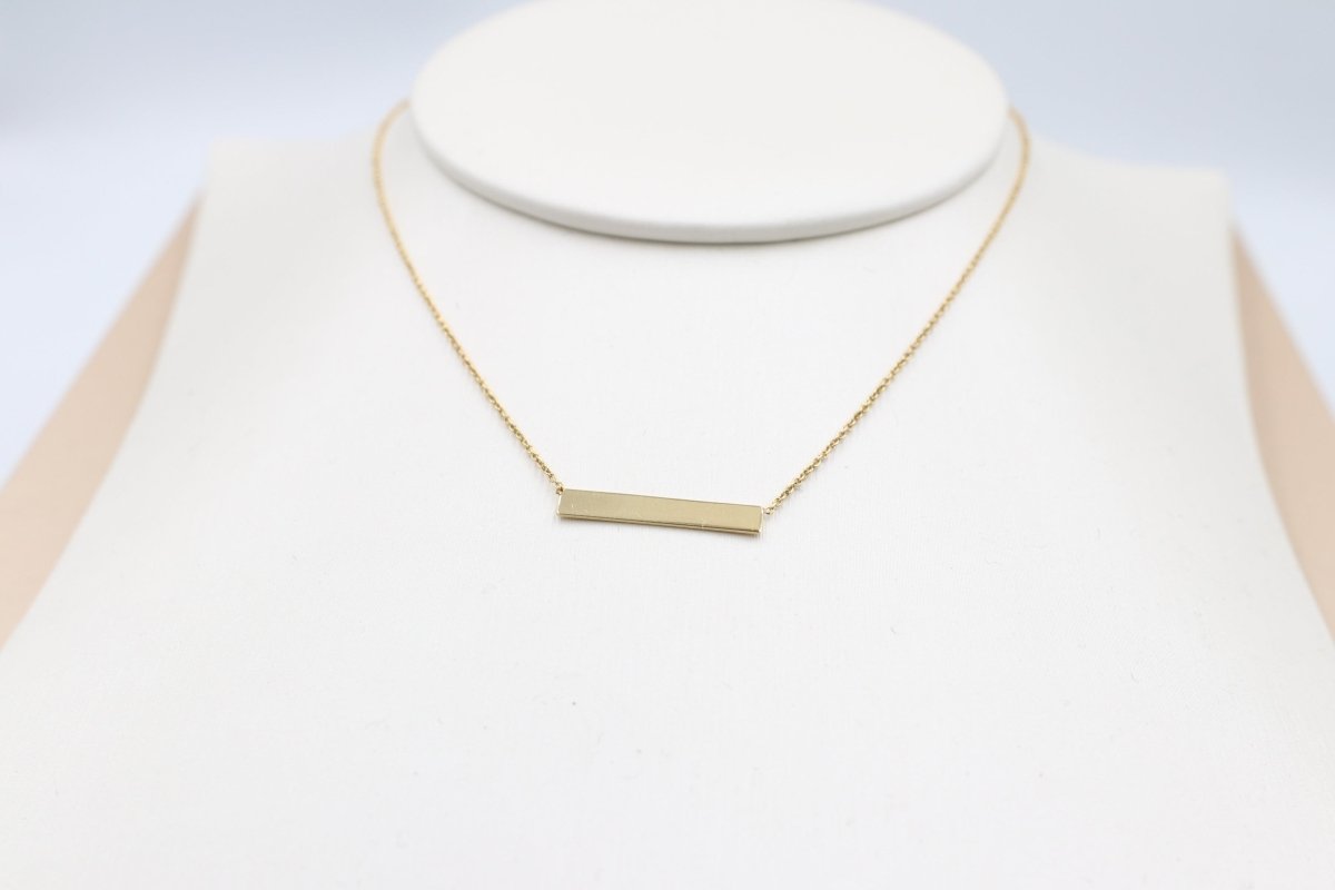 9ct Gold solid horiz bar with 9ct Gold Chain