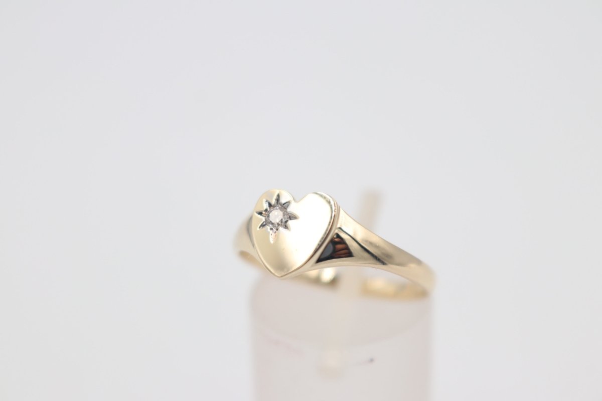 9ct Gold Girls Signet Ring with Diamond