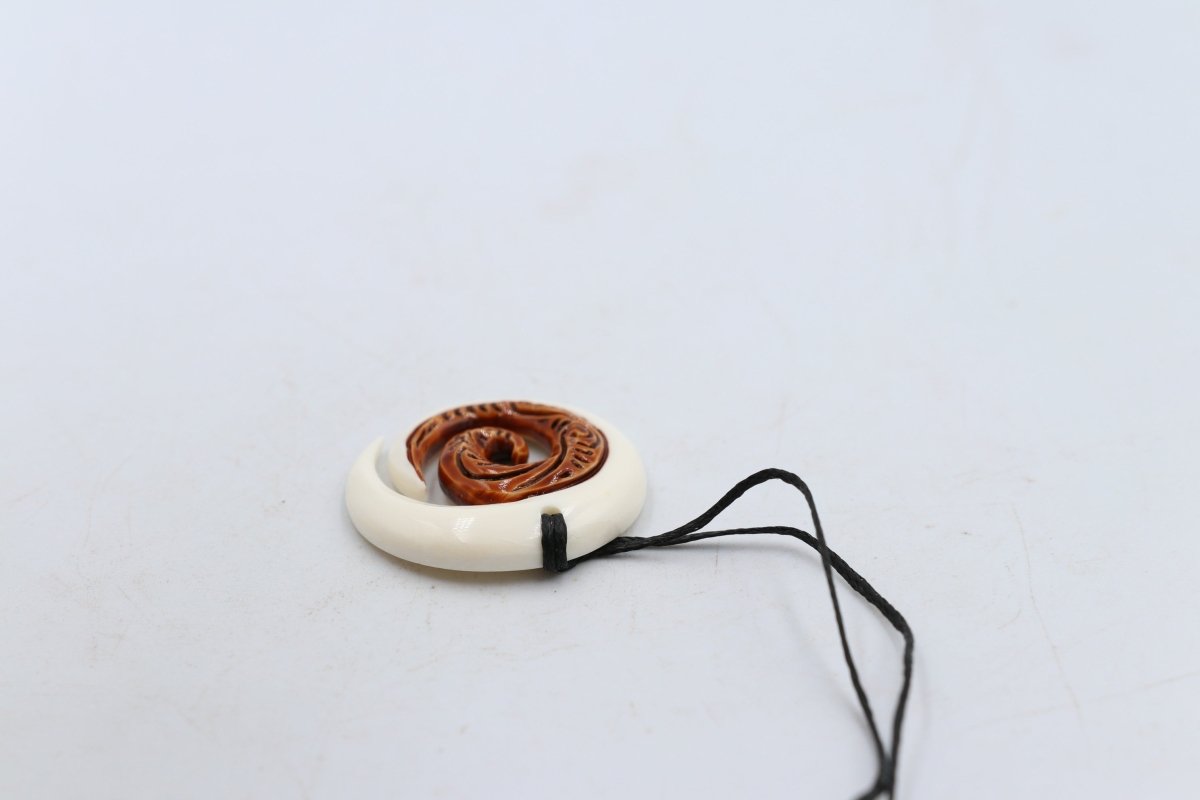 Bone Manaia Hook Pendant - BPM008