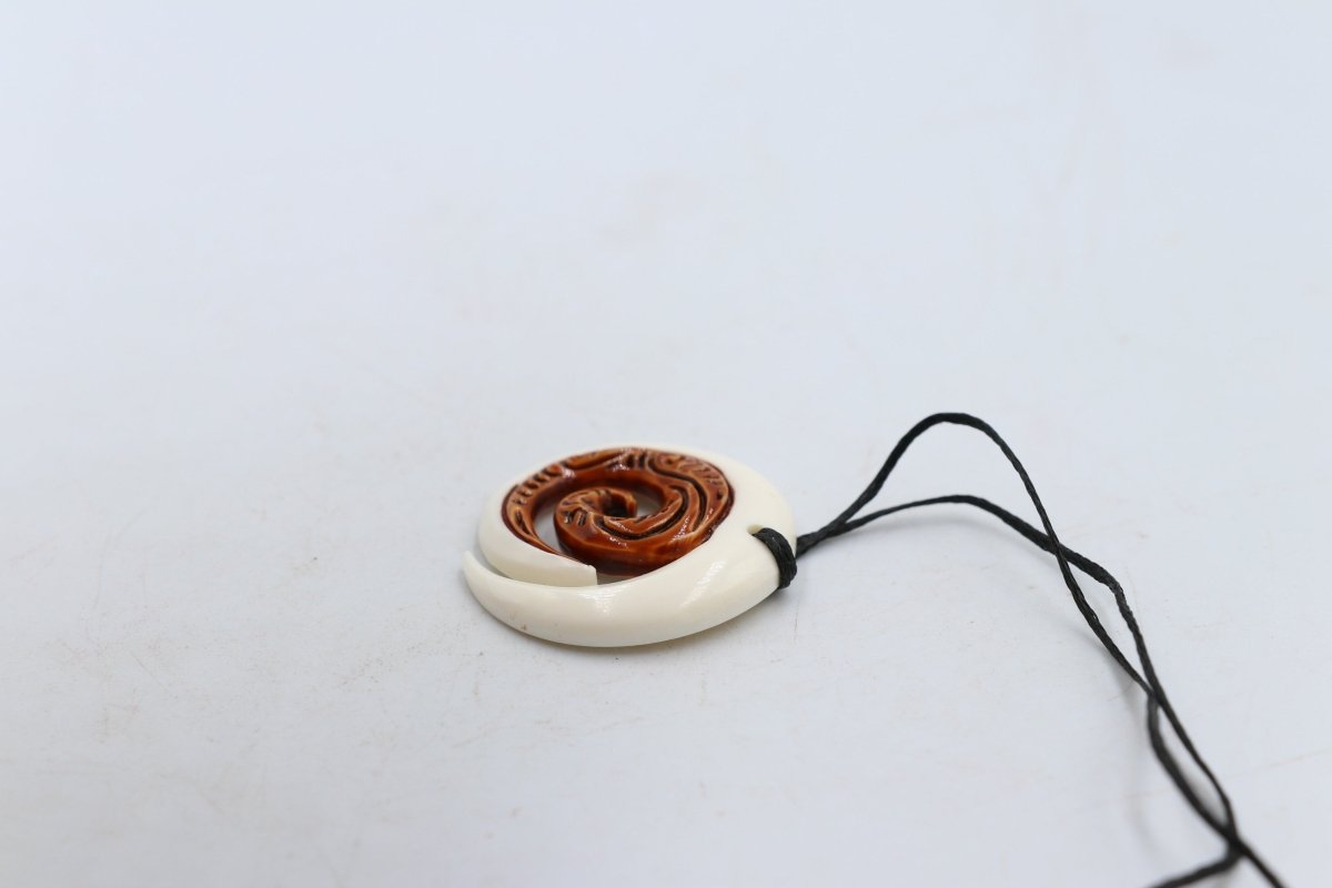 Bone Manaia Hook Pendant - BPM008