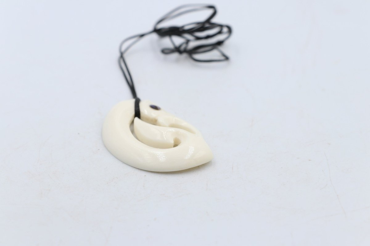 Bone Manaia Hook Pendant - BPM008