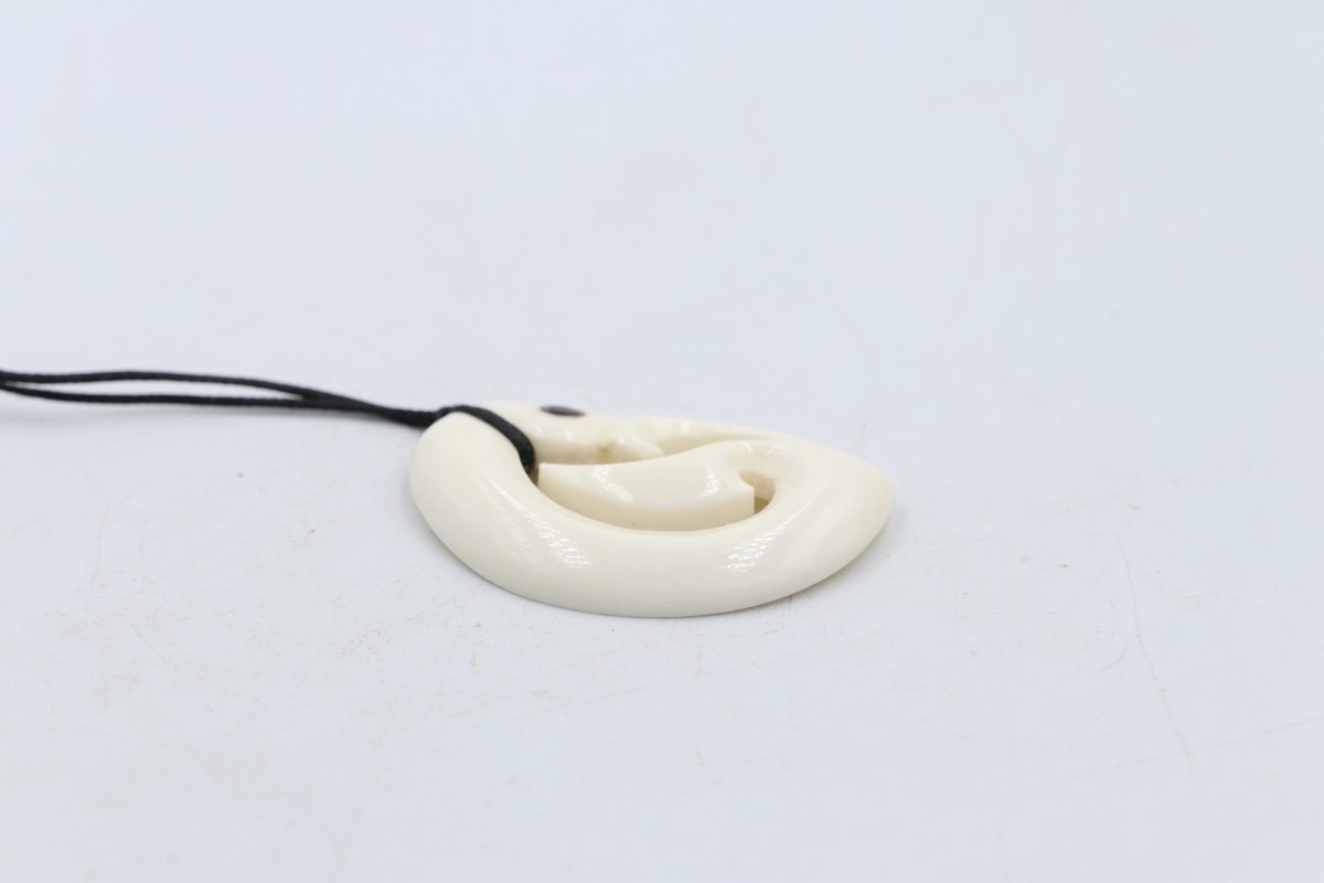 Bone Manaia Hook Pendant - BPM008