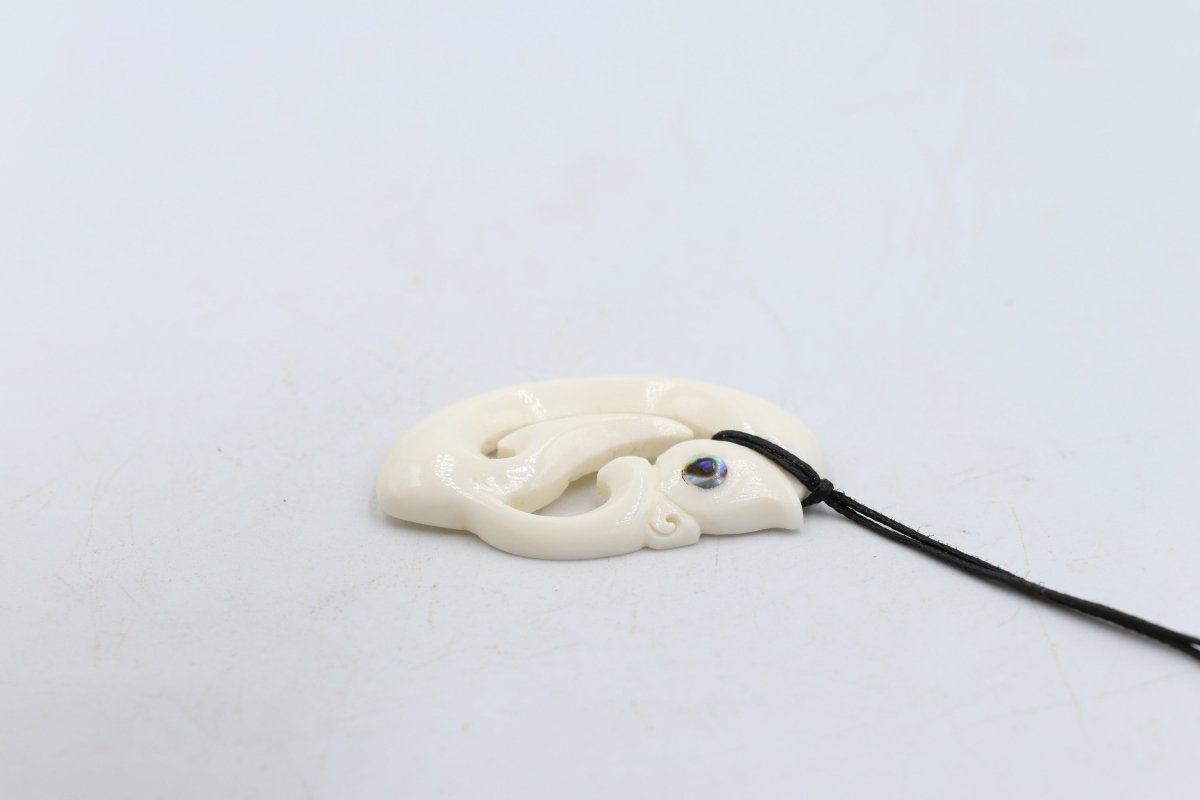Bone Manaia Hook Pendant - BPM008