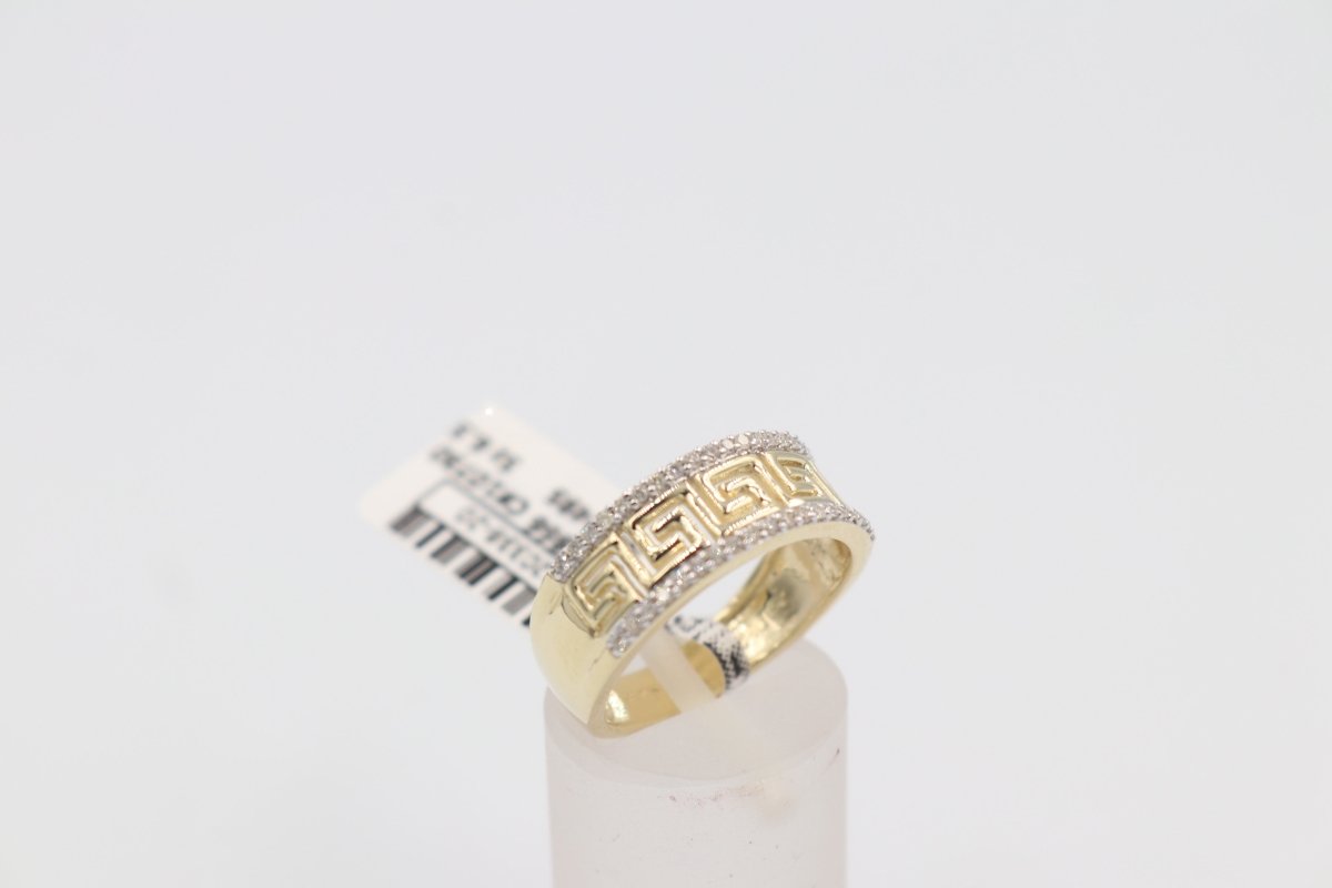 10K Gold Diamond ring with 0.20 carat of Diamonds