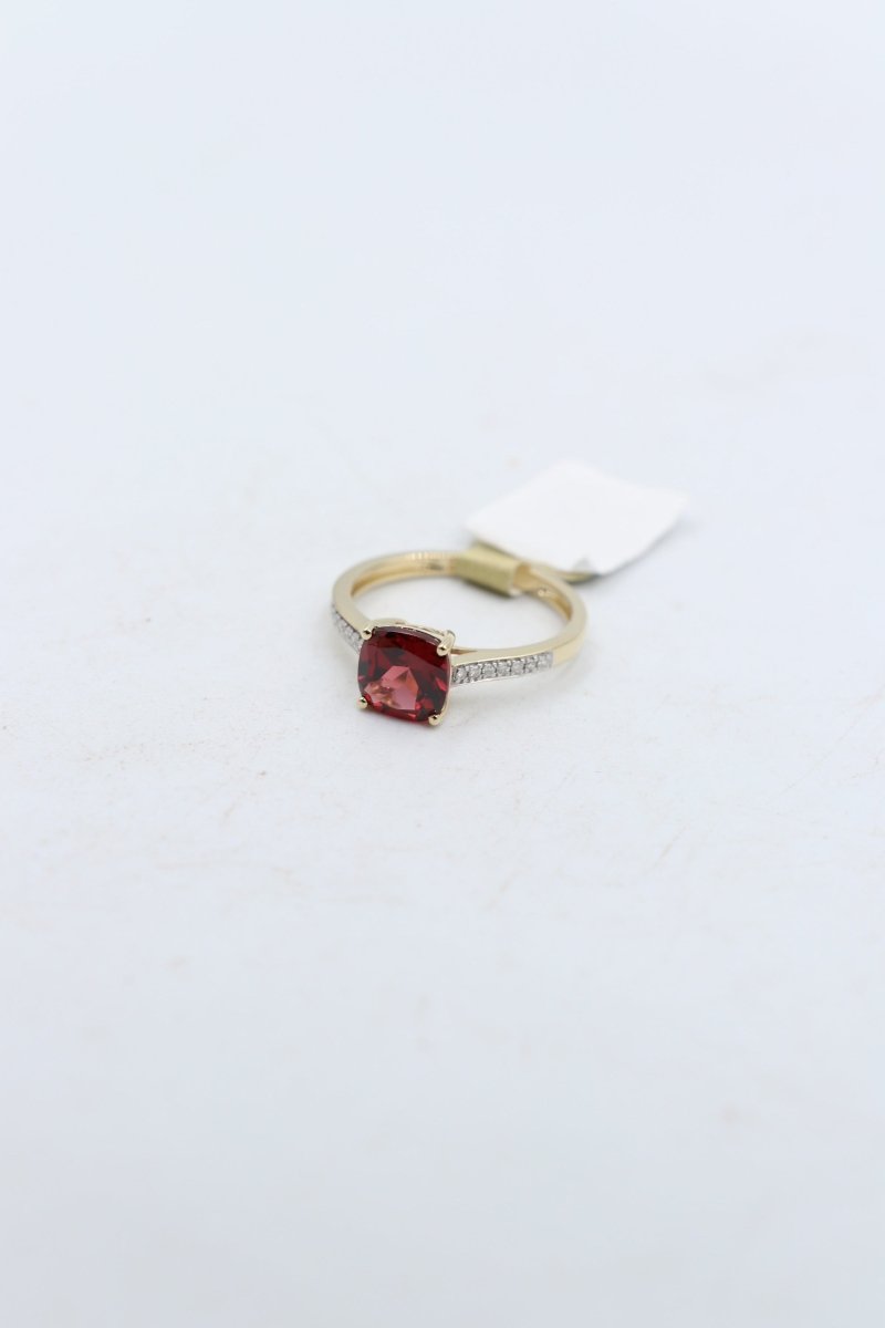 9ct Gold Garnet & Diamond ring DA45GAR