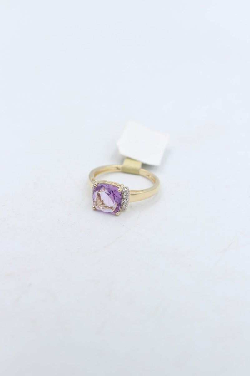 9ct Gold Amethyst And Diamond ring